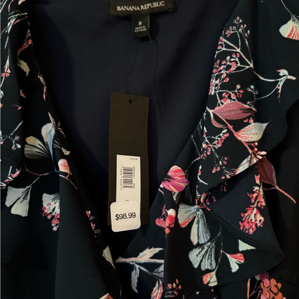 I bought this for a wedding and chose to wear the other option I had.